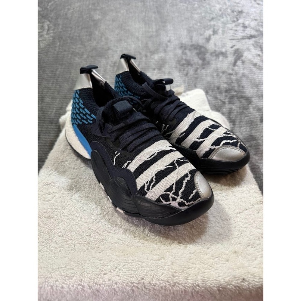 Adidas Trae Young 2 Supernatural Light Strike Shoes Mens US 7 Blue White Striped